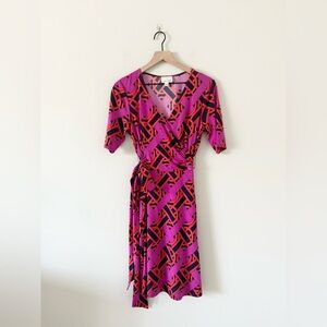 Donna Morgan Side Tie Midi Dress in Pink and Navy Geometric Size 10
